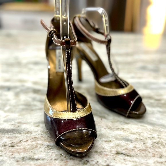 Steve Madden Patent Leather Brown/Gold T-Strap Shoes - Picture 3 of 11